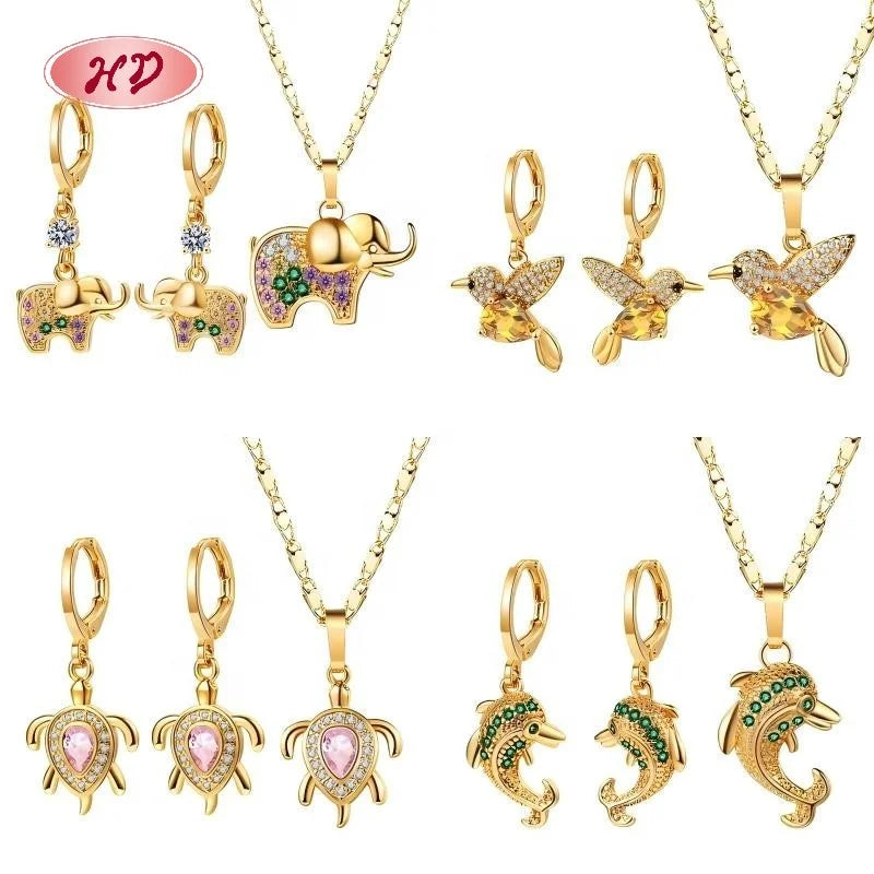 A Set of Four Earrings and Necklace Set Classic 18K Gold Coated Jewelry Sets Fashion Heart Design for Women Daily Jewelry