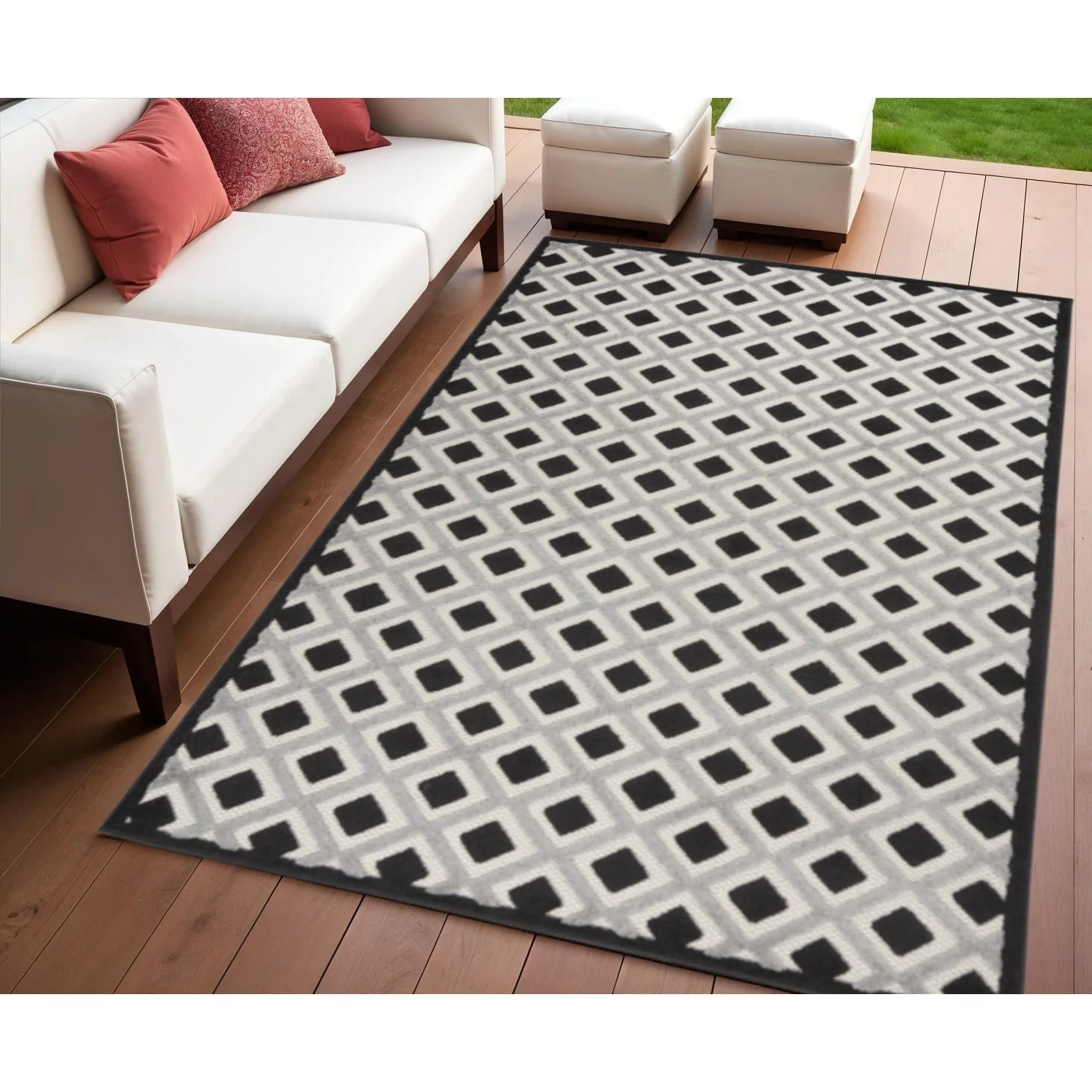 HMS Black and White Geometric Indoor/Outdoor Area Rug 4' X 6'